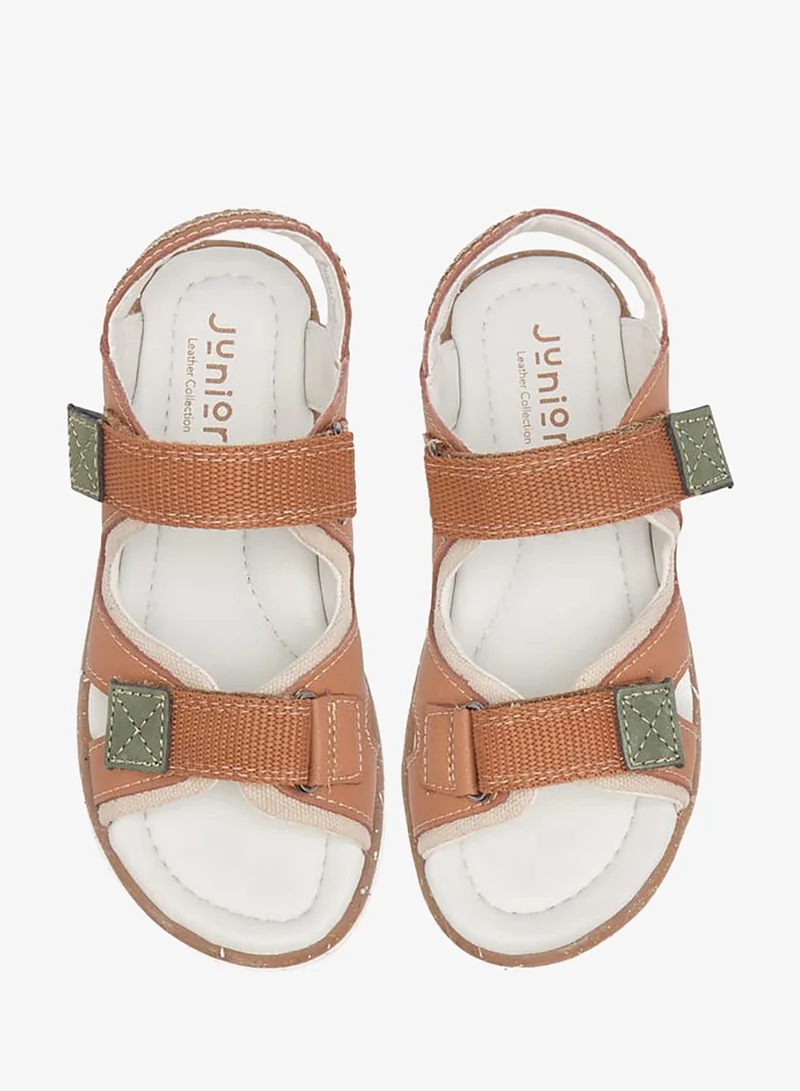 جونيورز صنادل أولاد سادة بإغلاق لاصق