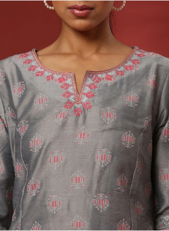 أبهشتي A-Line printed kurta with emnbroidered neckline- grey