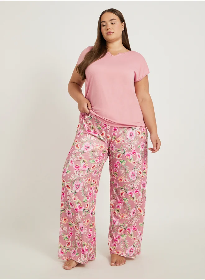 Styli Plus Size Gathered Shoulder Notch Neck Top and Floral Pyjama Set