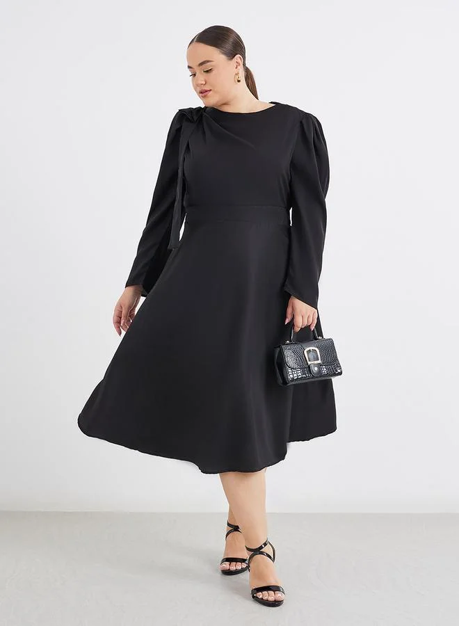 Styli Styli Plus Black Midi Dress with Shoulder Bow Detail
