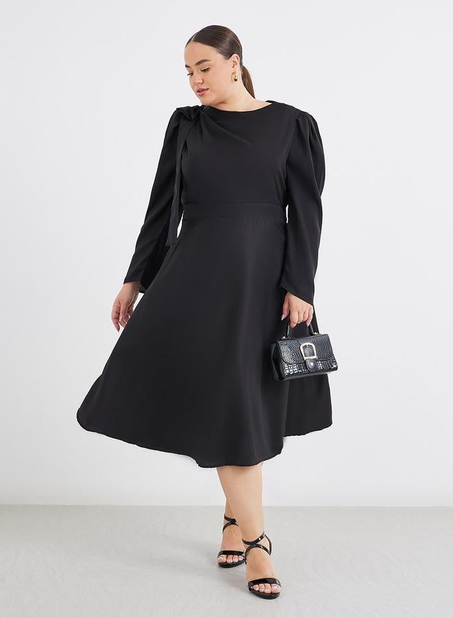Styli Plus Black Midi Dress with Shoulder Bow Detail - Image 1
