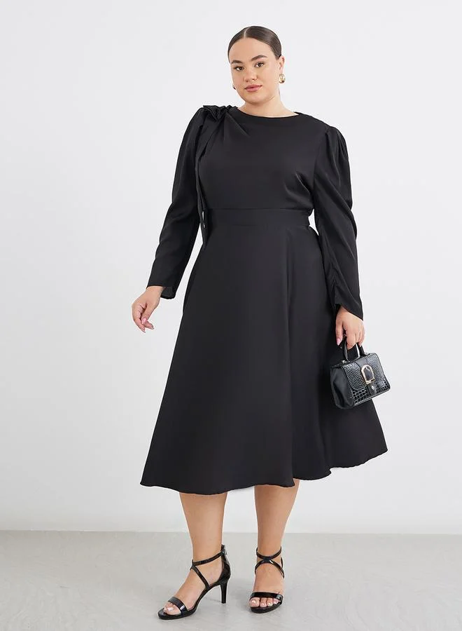 Styli Styli Plus Black Midi Dress with Shoulder Bow Detail