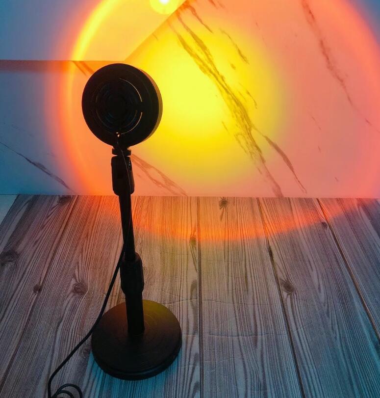 Experience Relaxing Sunset Lighting with Qo8 Sunset Lamp - Image 2
