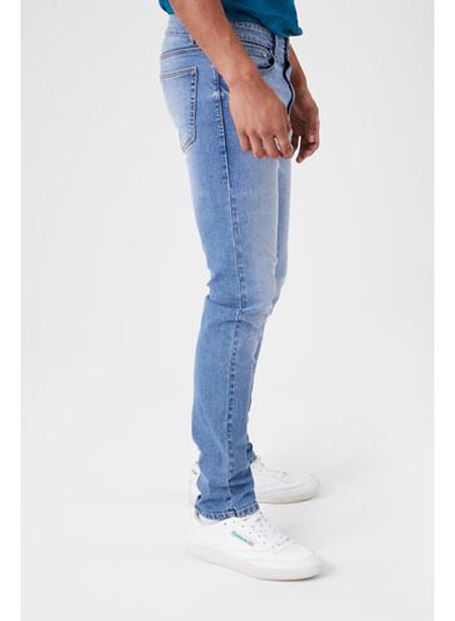 FOREVER 21 بنطال جينز سكيني بنمط ستون ووش  - Image 3
