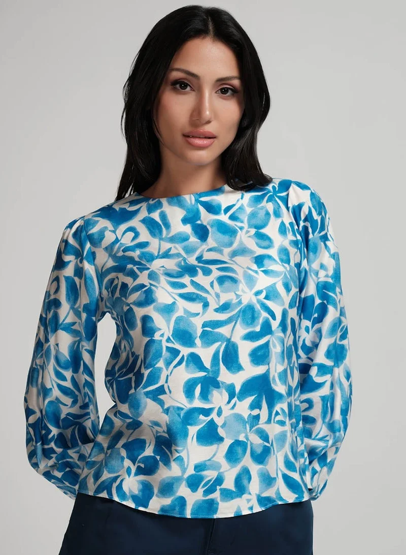 زجزاج توب أزرق مطبوع بأكمام منفوخة