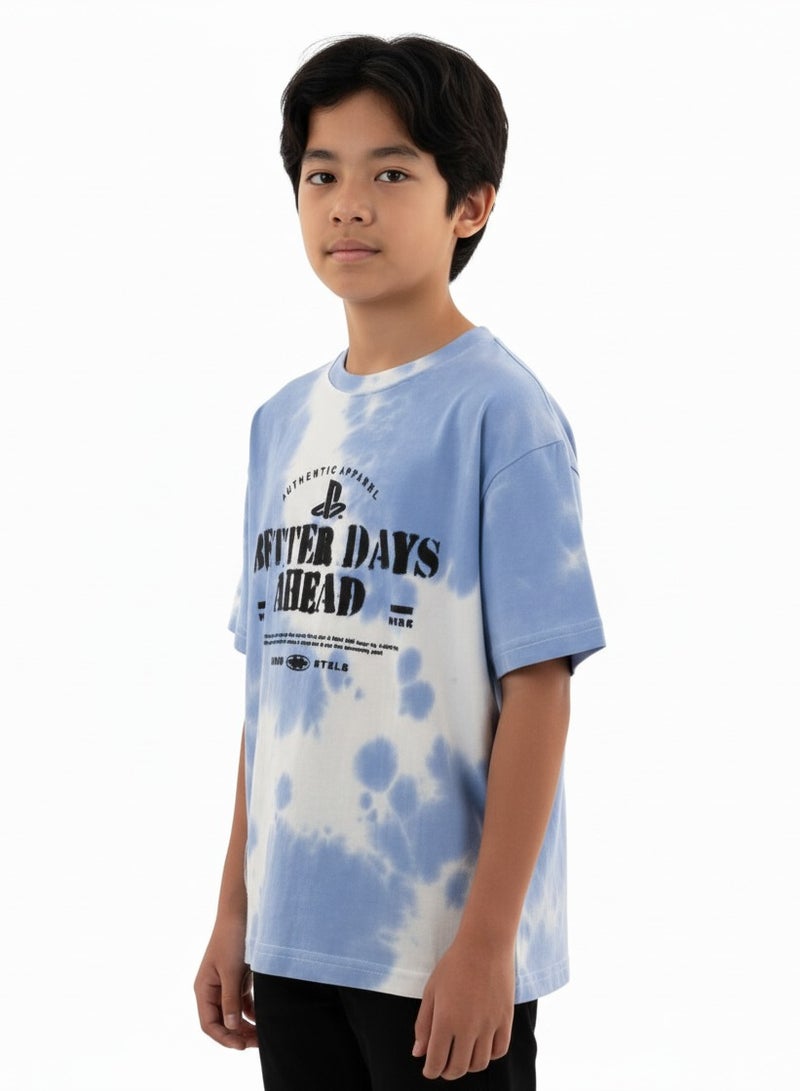 جوانا تي شيرت أولاد برقبة دائرية وأكمام قصيرة مع عبارات "أيام أفضل قادمة" - أزرق - 12 سنة - Image 2