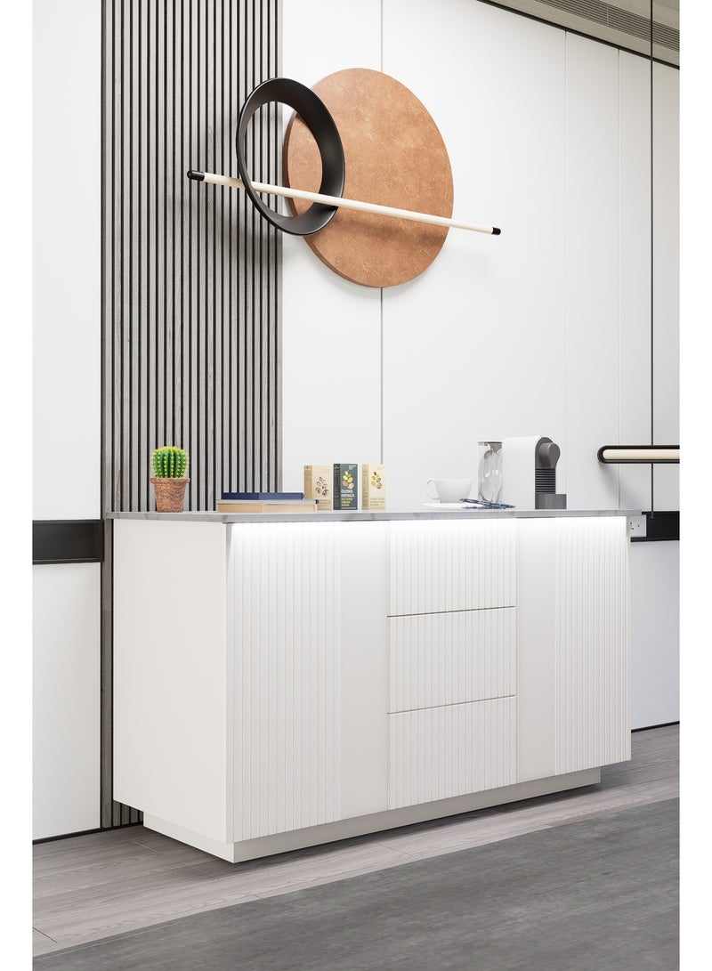 كوفي وورلد ركن قهوة باللون الأبيض، صناعة وطنية عصرية بإضاءة جذابة. - Image 2