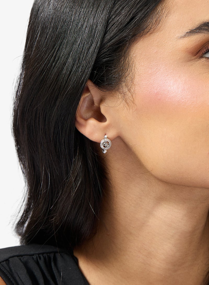 جس أقراط صغيرة لؤلؤية بشعار - Image 4