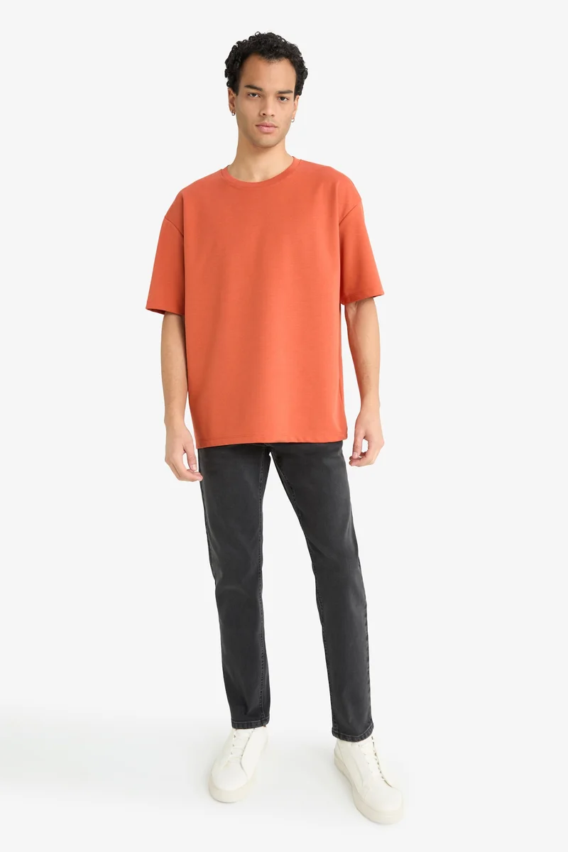 ديفاكتو Oversize Crew Neck Short Sleeve T-Shirt
