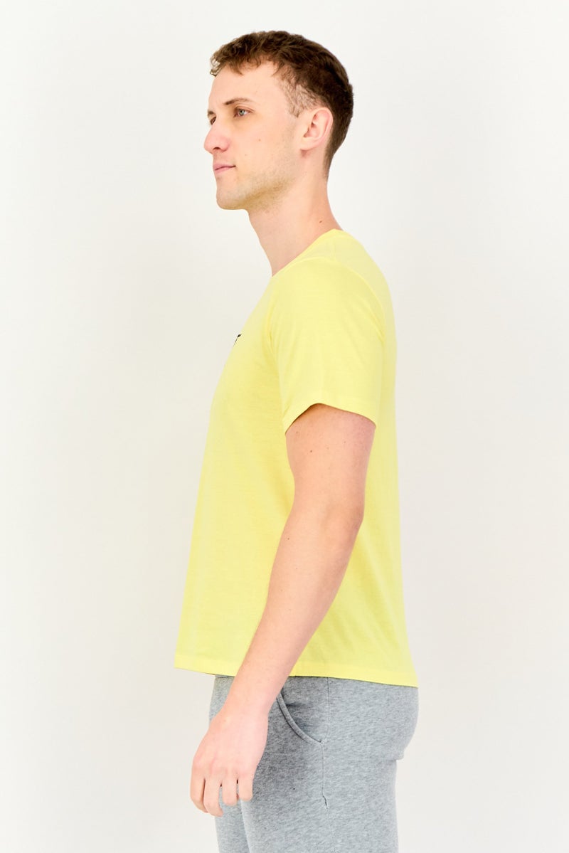 Reebok تي شيرت رياضي للرجال بأكمام قصيرة مناسب في الهواء الطلق، أصفر - Image 2