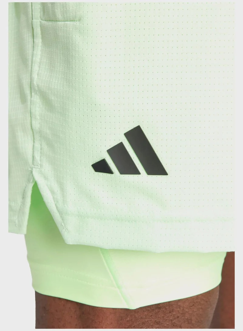 adidas شورت مزين بشعار الماركة