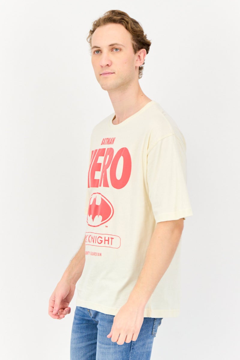 DC Comics تي شيرت باتمان للرجال بأكمام قصيرة وياقة دائرية، كريمي - Image 3