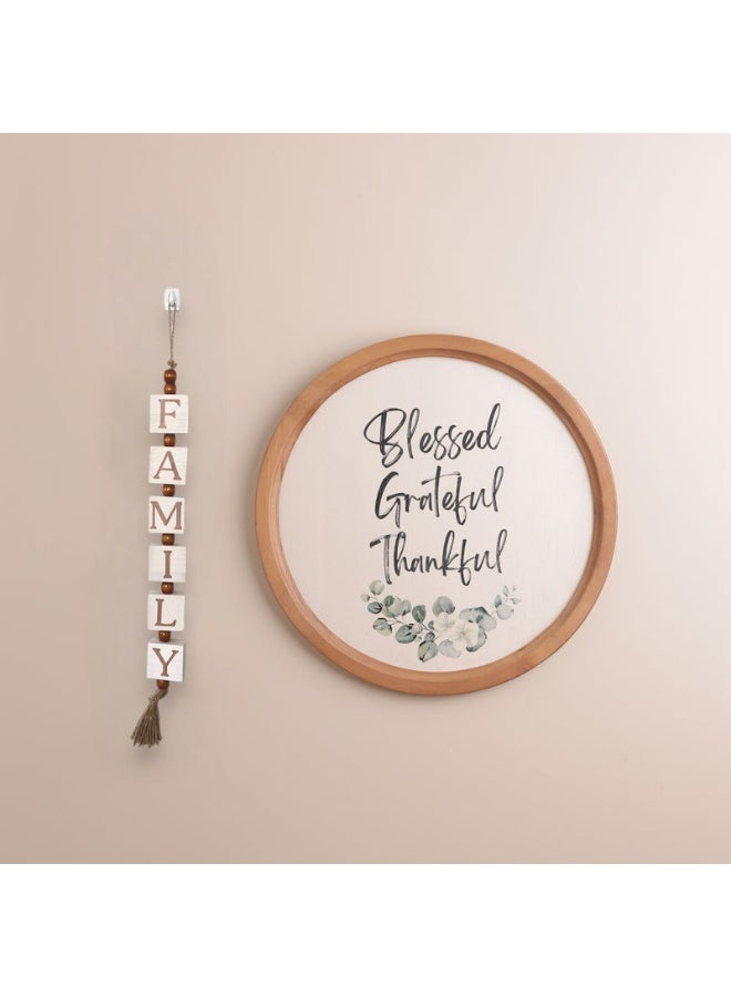 وردز كو تعليقة “عائلة” مكعبات خشبية باللون الأبيض – ديكور حائط عمودي بحروف مع خرز وشرابة، لمسة ريفية للمنزل - Image 2