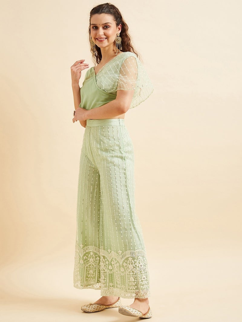 بانيت طقم متناسق (Co-ord Set) بلوزة قصيرة مطرَّزة من قماش الشبك (Net) مع بنطلون بالازو - Image 3