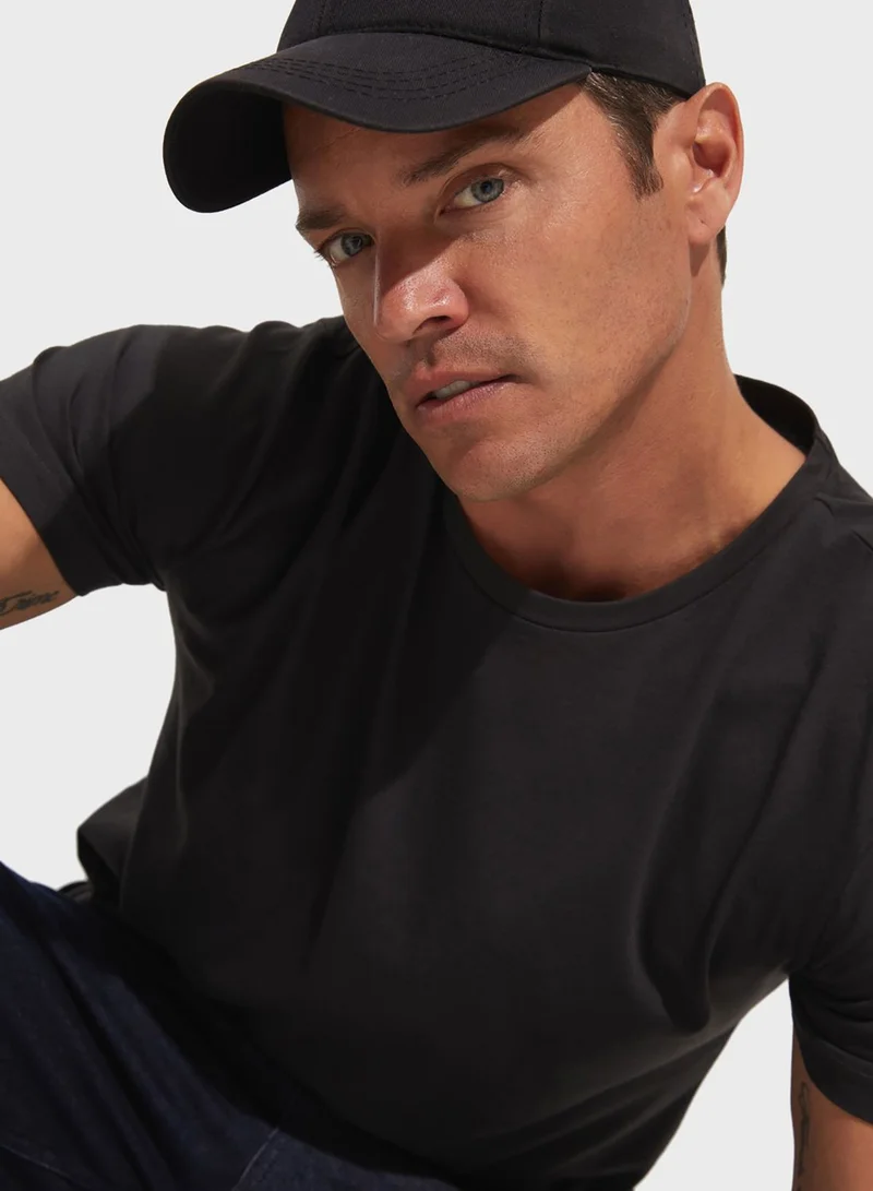 JUNE Essential Crew Neck  Regular Fit  T-Shirt