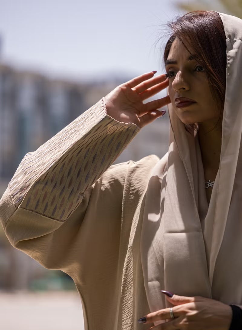 فاشون لاين عباية مطرزة بفتحة رقبة على شكل حرف بتصميم فريد - Image 5