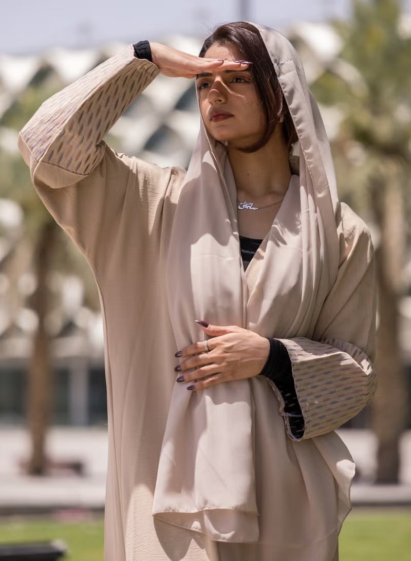 فاشون لاين عباية مطرزة بفتحة رقبة على شكل حرف بتصميم فريد - Image 1