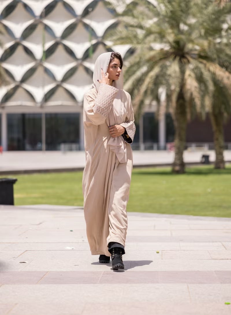 فاشون لاين عباية مطرزة بفتحة رقبة على شكل حرف بتصميم فريد - Image 4