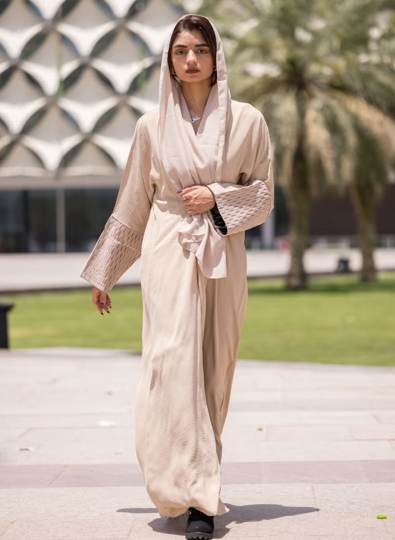 فاشون لاين عباية مطرزة بفتحة رقبة على شكل حرف بتصميم فريد - Image 3