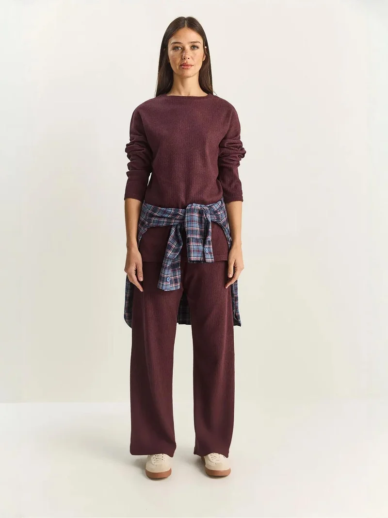 بيانكو لوتشي طقم كنزة وبنطلون بياقة دائرية بنسيج مضلع من لوتشي