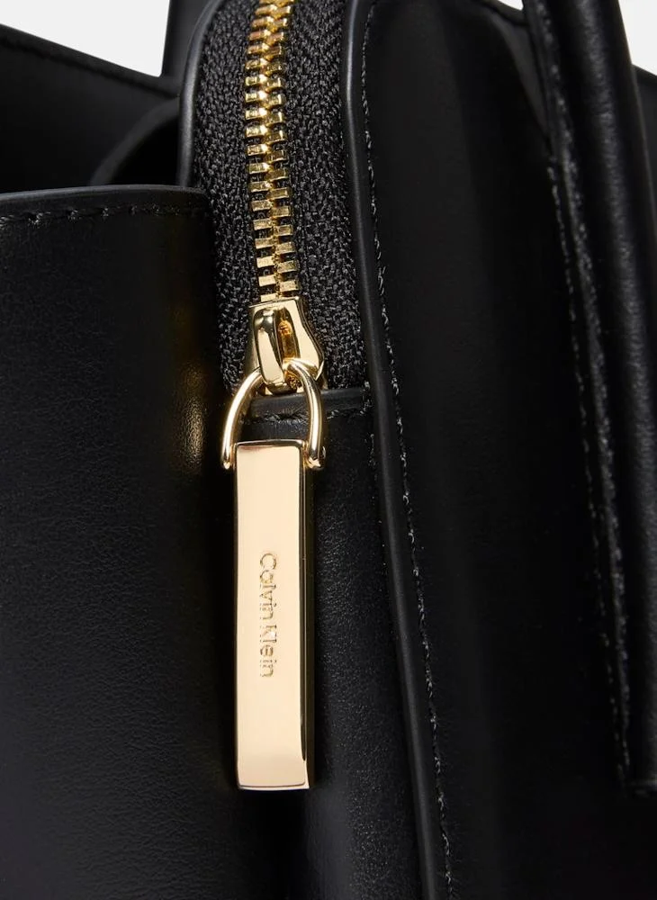 CALVIN KLEIN Log detaild Top handel zip through Satchel Bag