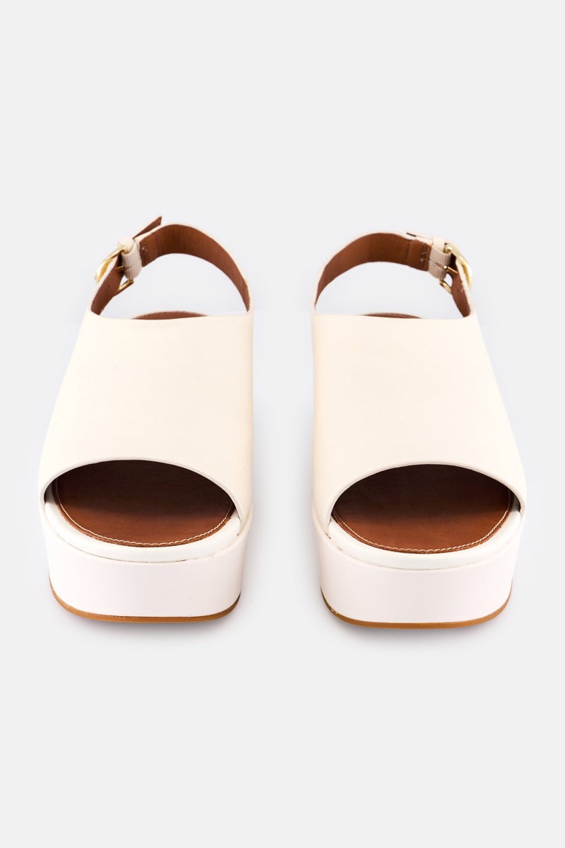 FitFlop صنادل نسائية قابلة للتعديل مع مشبك، بيضاء - Image 2