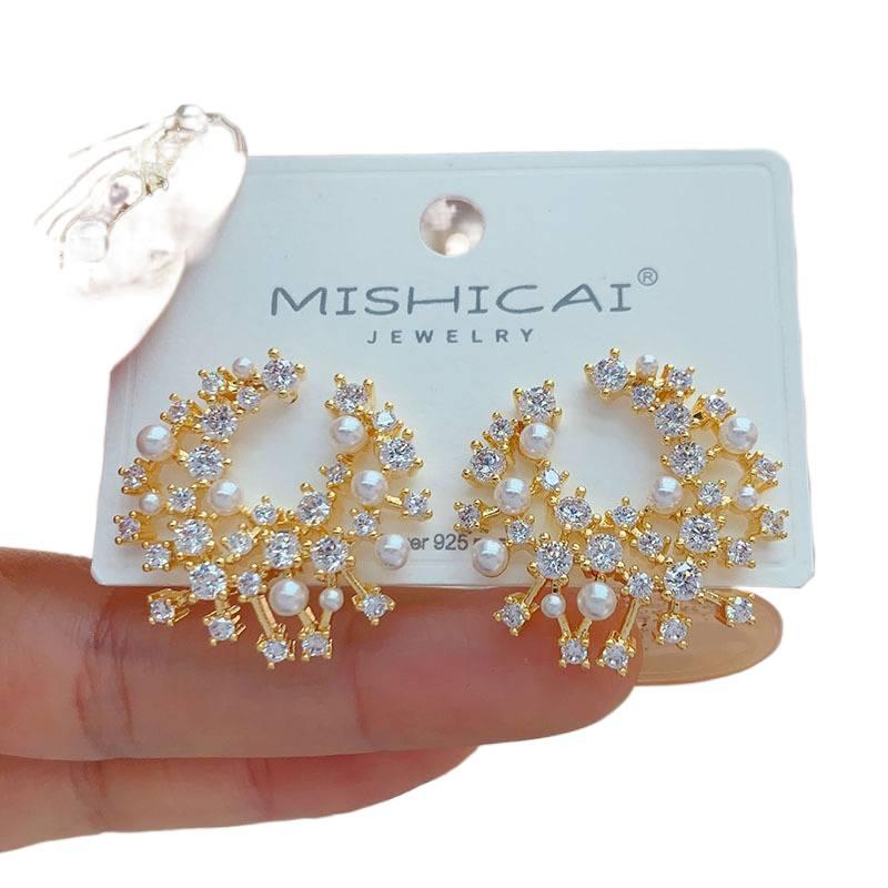 Rhinestone Detail Lightweight Pearl Earrings with Huggie Profile in Silver for Daily Wear and Elegant Styling - Image 2