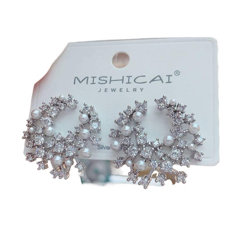 Rhinestone Detail Lightweight Pearl Earrings with Huggie Profile in Silver for Daily Wear and Elegant Styling - Image 3