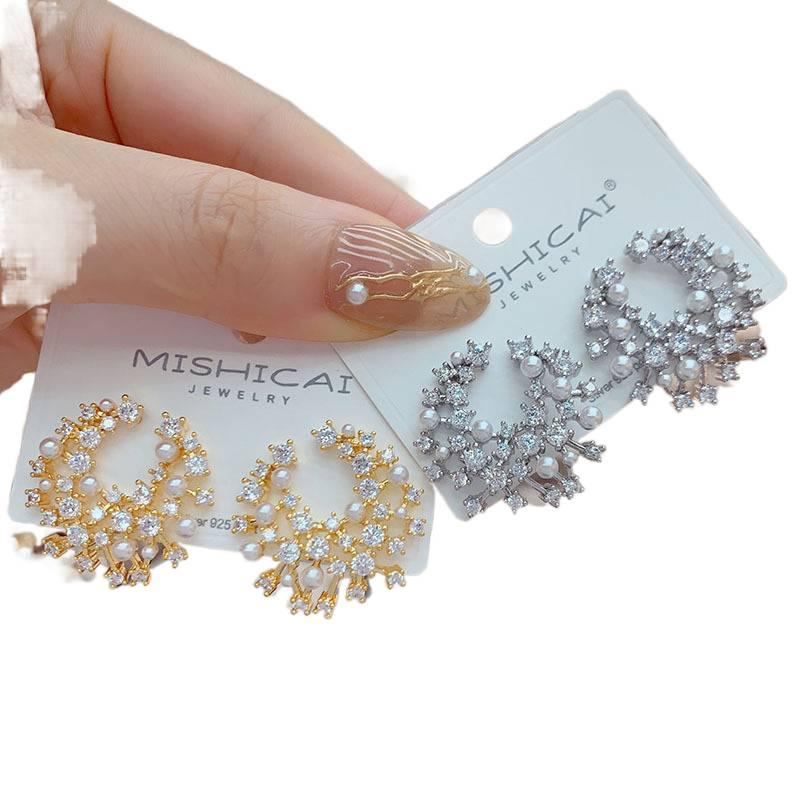 Rhinestone Detail Lightweight Pearl Earrings with Huggie Profile in Silver for Daily Wear and Elegant Styling - Image 5