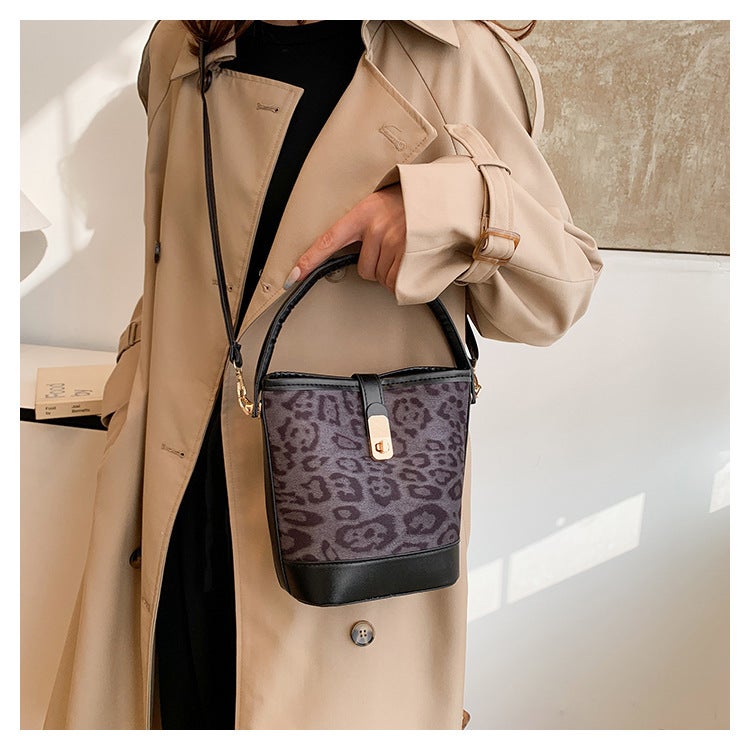 Vintage Texturized Leopard Print Bag Women'S 2024 Autumn New Fashionable Western Style Shoulder Crosbody Bag Korean Bucket Bag - Image 4