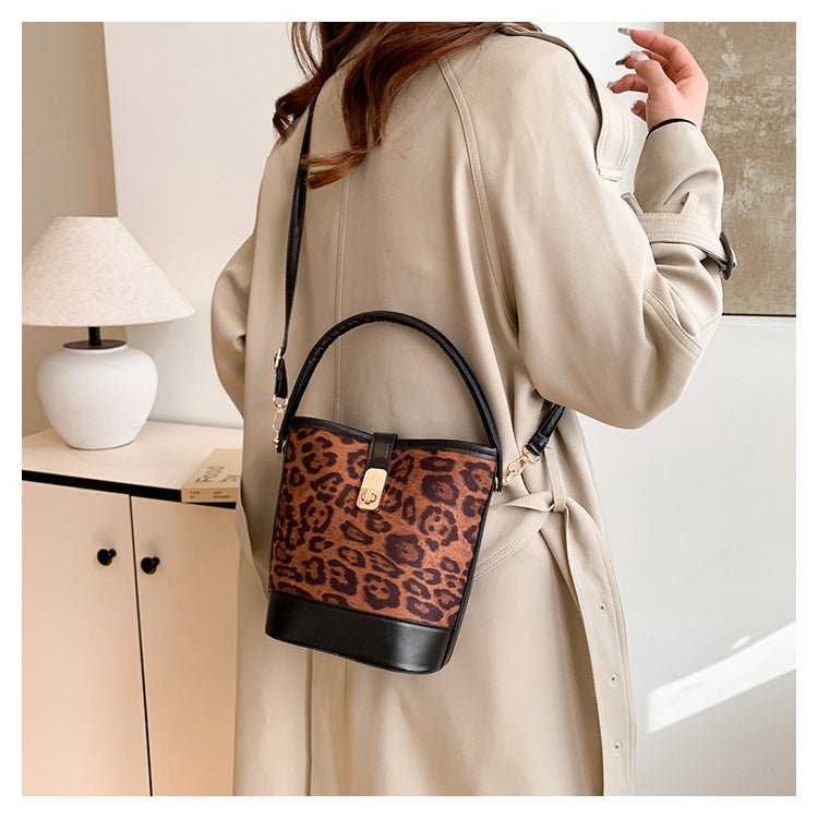 Vintage Texturized Leopard Print Bag Women'S 2024 Autumn New Fashionable Western Style Shoulder Crosbody Bag Korean Bucket Bag - Image 5
