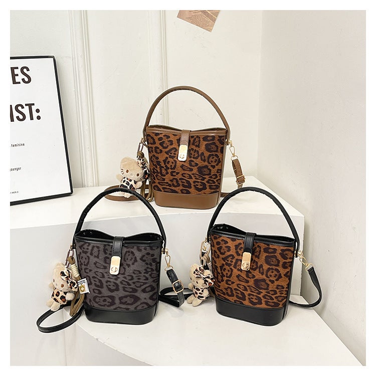 Vintage Texturized Leopard Print Bag Women'S 2024 Autumn New Fashionable Western Style Shoulder Crosbody Bag Korean Bucket Bag - Image 2