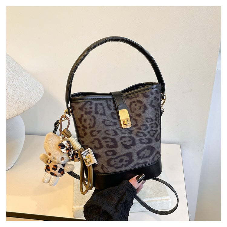 Vintage Texturized Leopard Print Bag Women'S 2024 Autumn New Fashionable Western Style Shoulder Crosbody Bag Korean Bucket Bag - Image 1