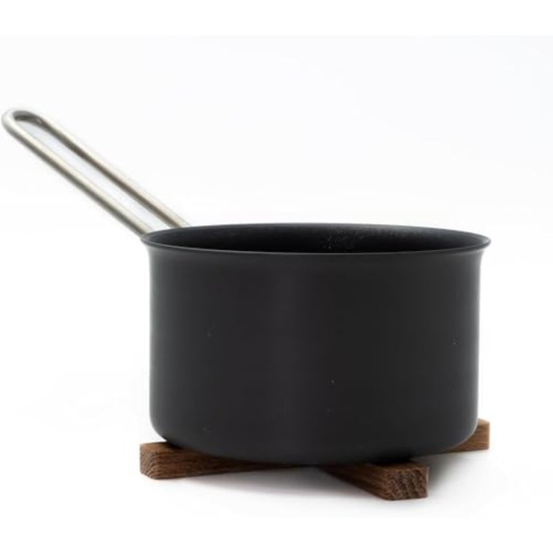 حامل وعاء من خشب البلوط المقاوم للحرارة من Eva Solo Trivet، تصميم متقاطع قابل للطي، ملحق مطبخ متين، يحمي الطاولات وأسطح العمل من الأواني والمقالي الساخنة، تصميم إسكندنافي أنيق - Image 4