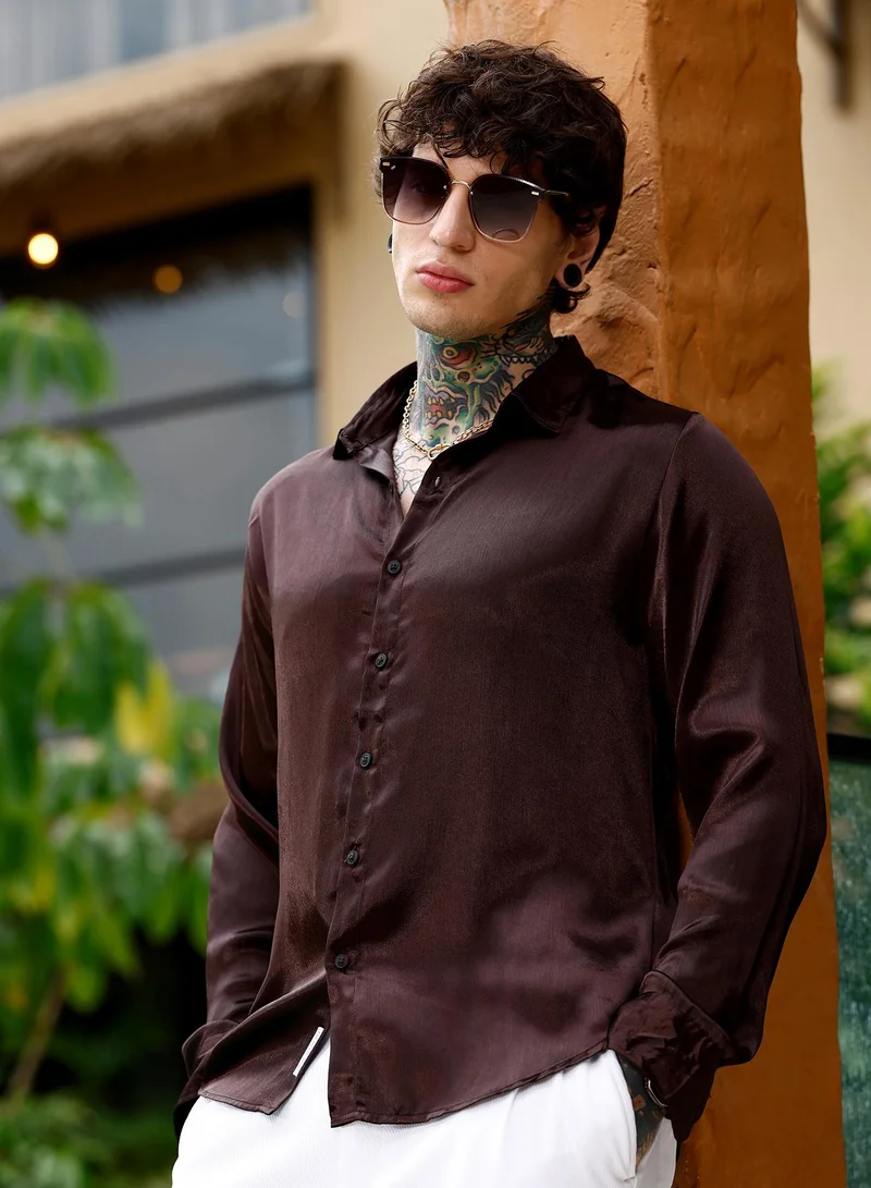 كامبوس سوترا Campus Sutra Men Brushed-Satin Regular Shirt | Spread Collar Long Cuffed Sleeves | Button Closure Curved Hem | Solid Textured | Woven Fabric For Casual & Party Wear | Chocolate Brown