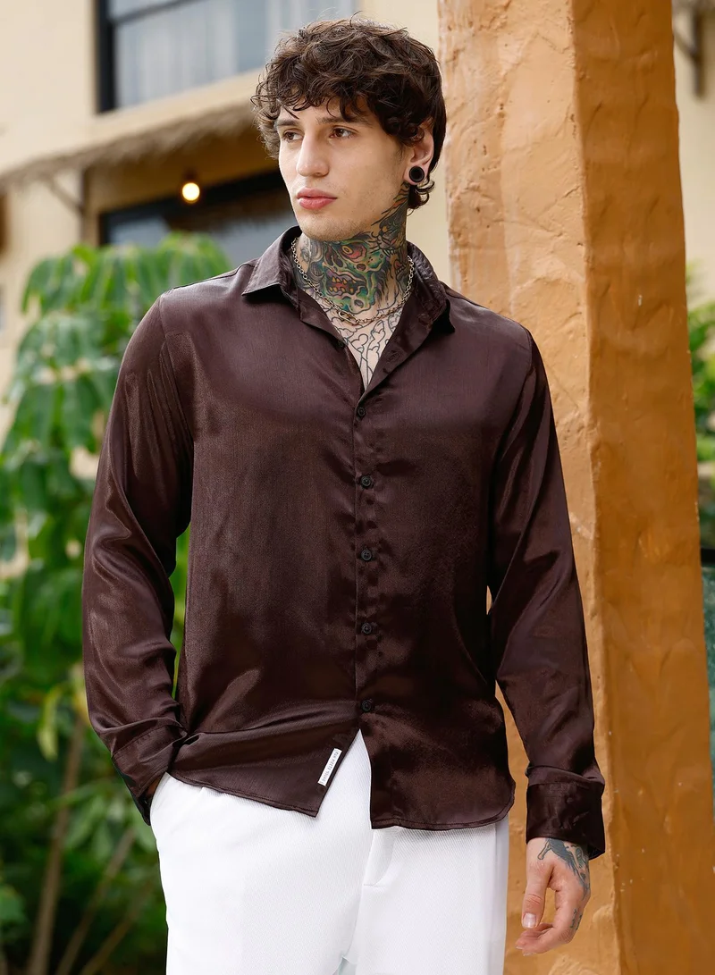 كامبوس سوترا Campus Sutra Men Brushed-Satin Regular Shirt | Spread Collar Long Cuffed Sleeves | Button Closure Curved Hem | Solid Textured | Woven Fabric For Casual & Party Wear | Chocolate Brown