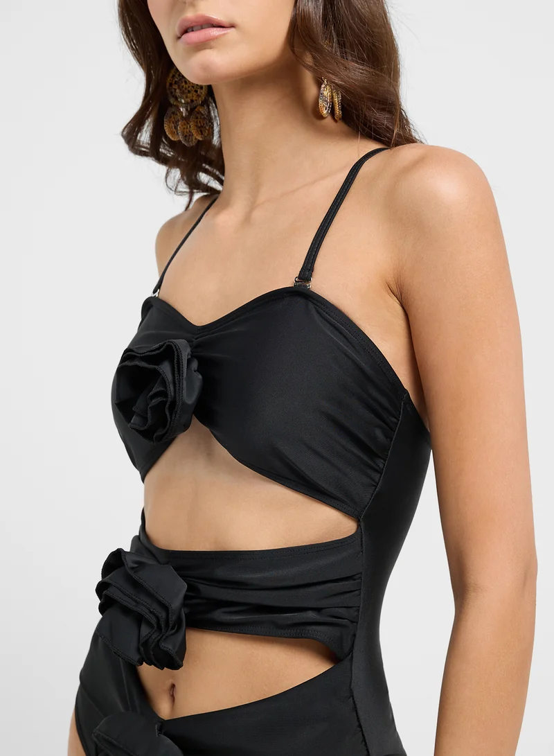 جينجر Strappy Cutout Detail Swimsuit With Crosage Detail