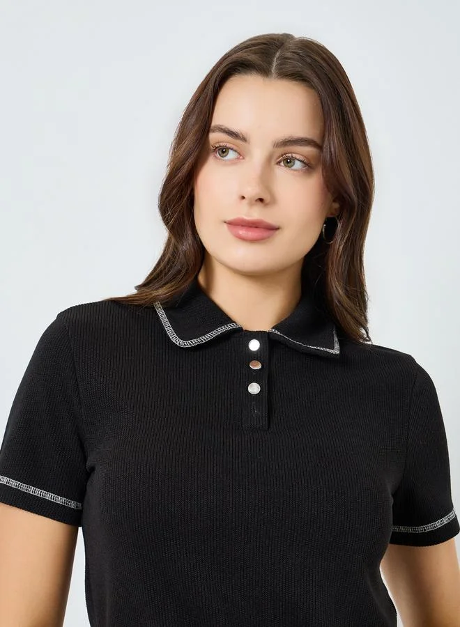 ستايلي تيشيرت بولو محبوك ومضلع بتفاصيل أزرار