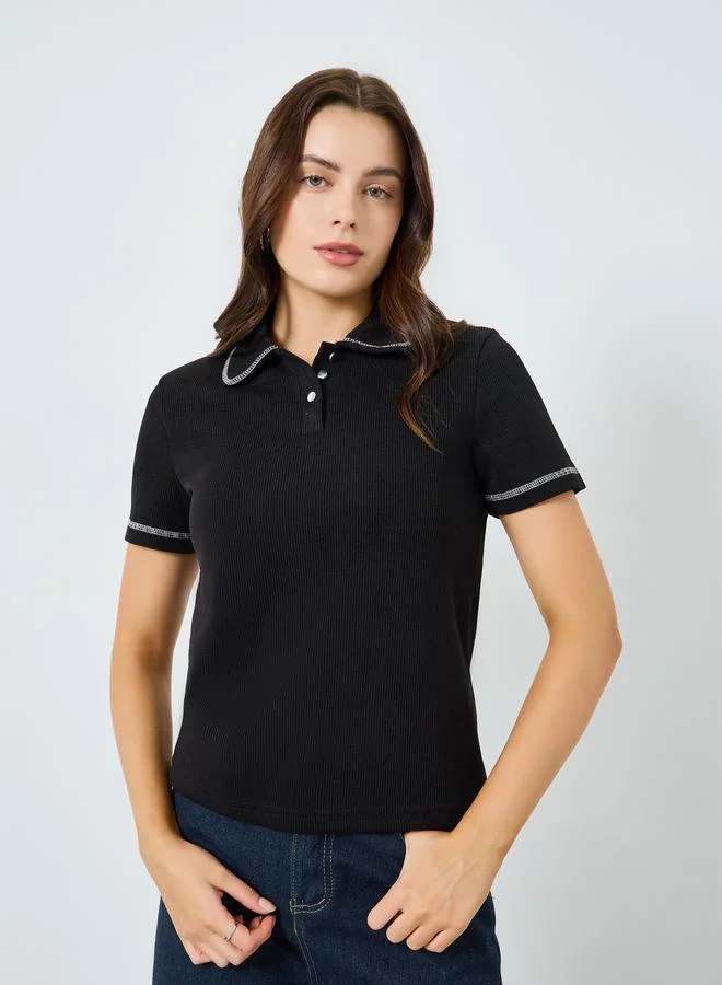ستايلي تيشيرت بولو محبوك ومضلع بتفاصيل أزرار