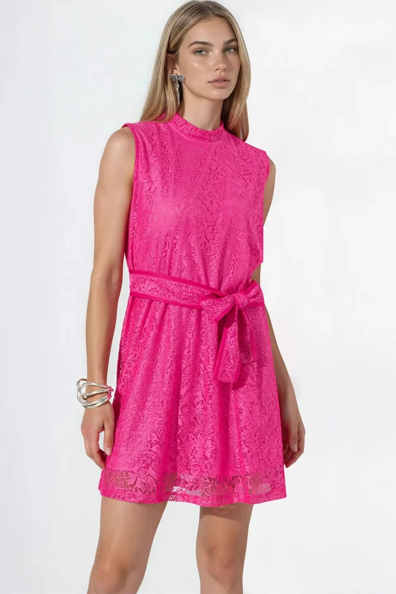 جينيفر Belted Strapless Lace Mini Dress