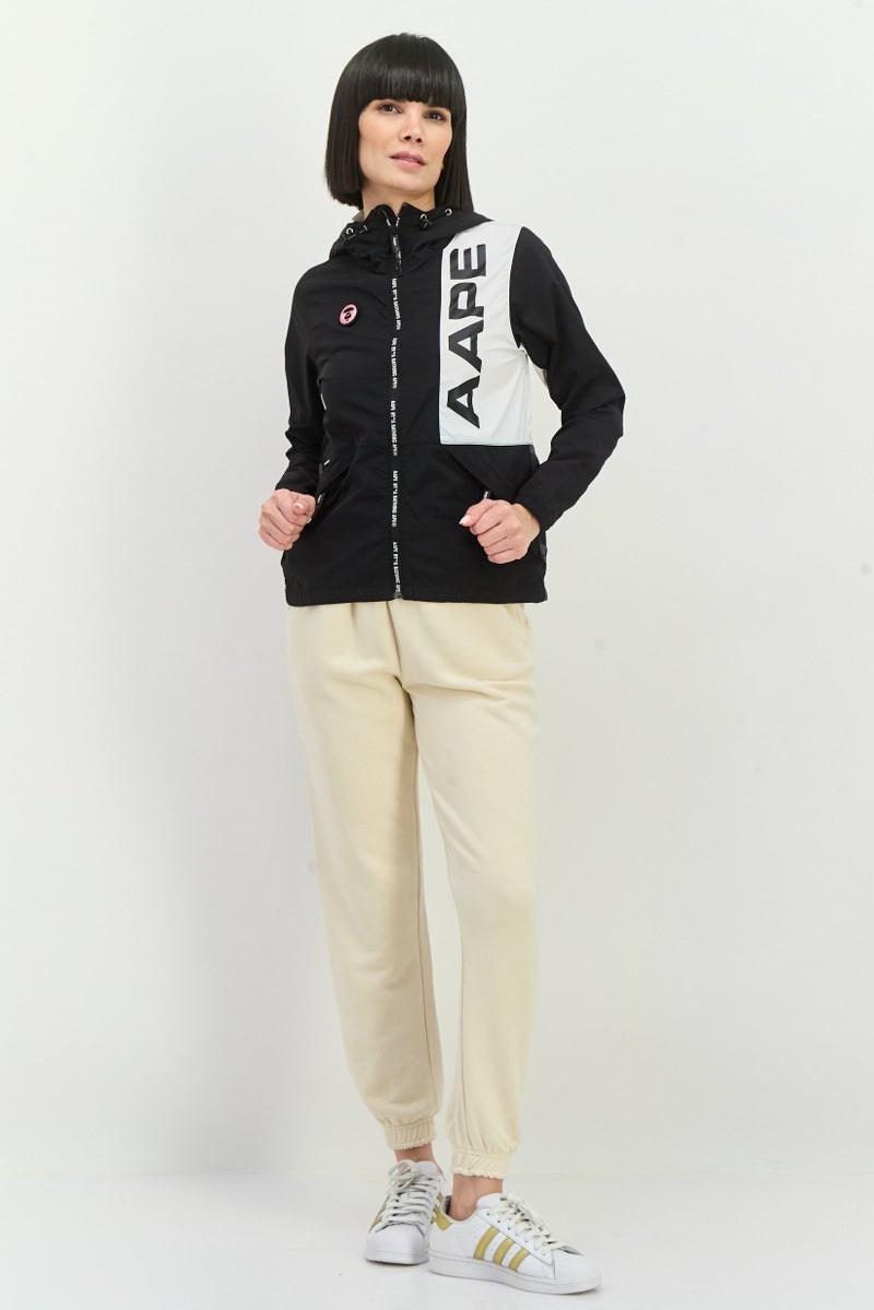 Aape BY *A BATHING APE® جاكيت واقي من الرياح بشعار العلامة التجارية للنساء، أسود - Image 4