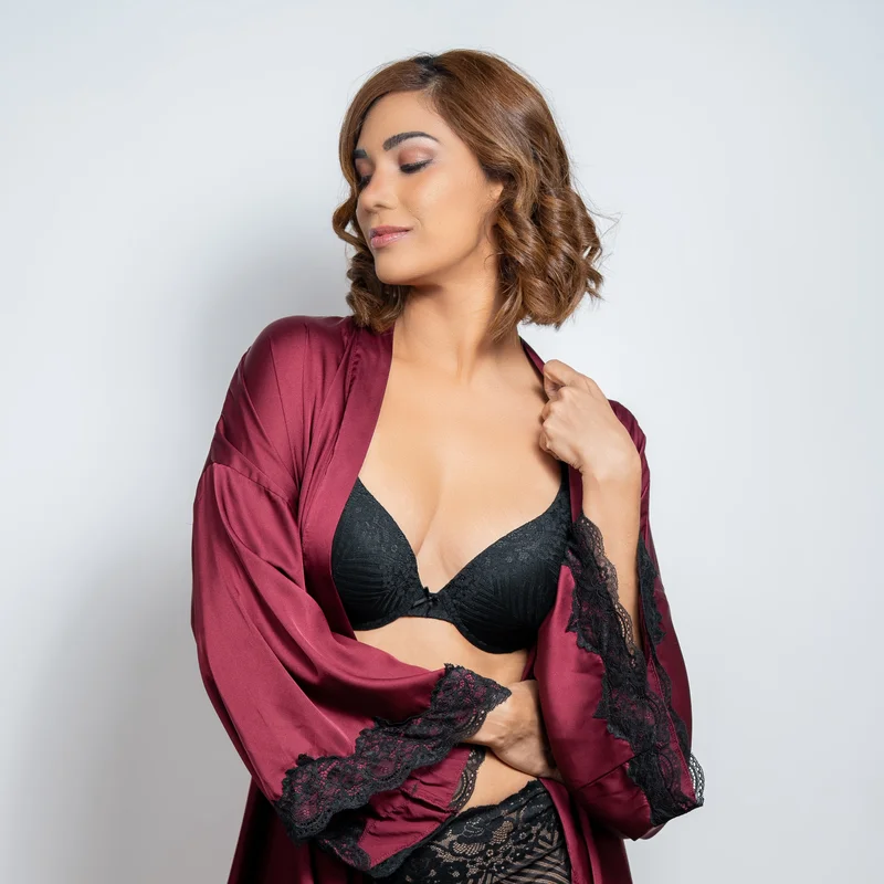 Aadaraya Aadaraya Lace Detail Plunge Bra with Hook and Eye Closure