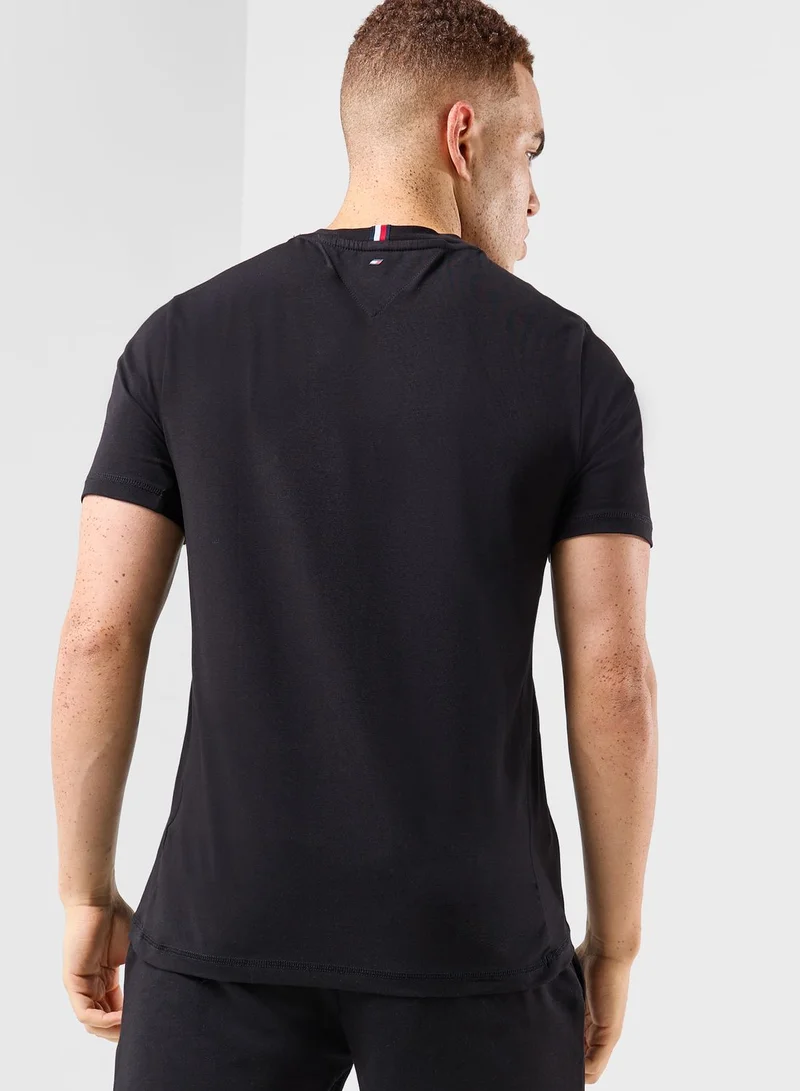 TOMMY HILFIGER Big Logo Essential T-Shirt