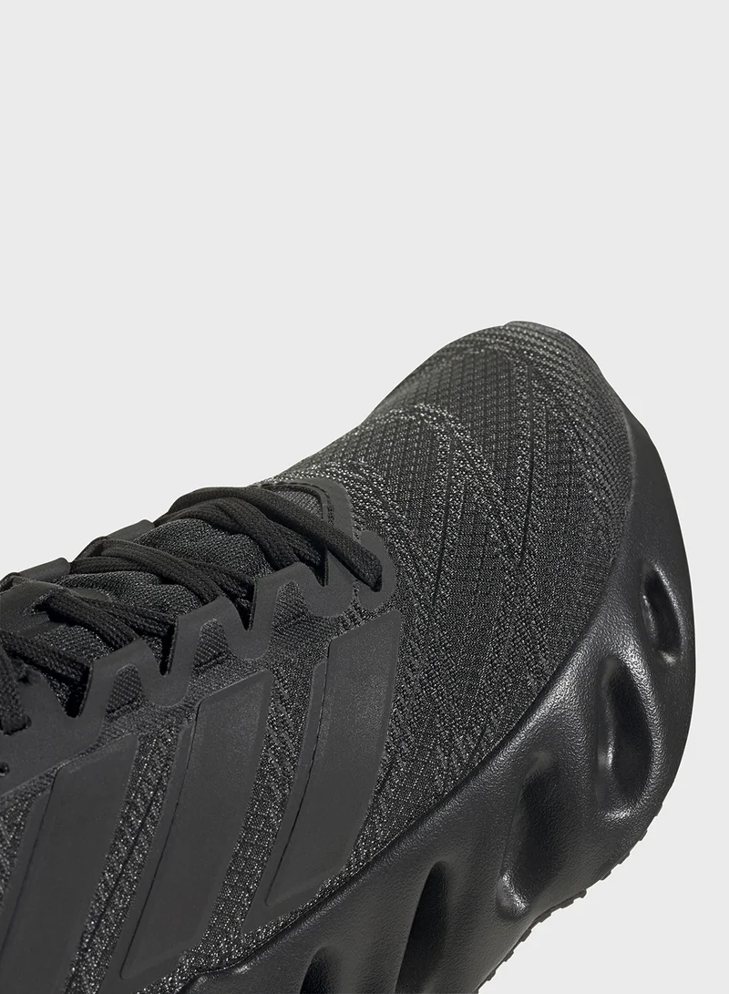 adidas حذاء اديداس سويتش اف دبيلو دي 2