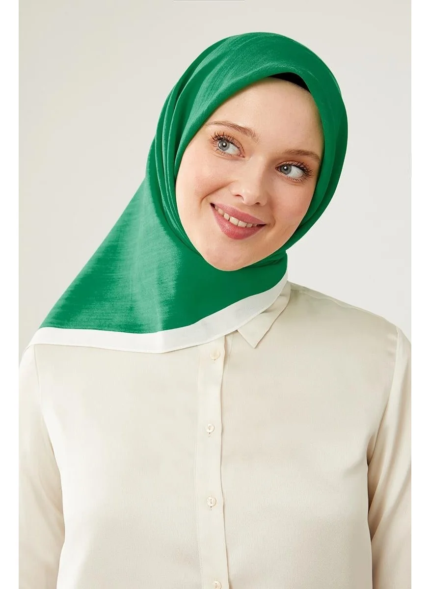 ليفيدور Benetton Piping Color Transition Prague Scarf