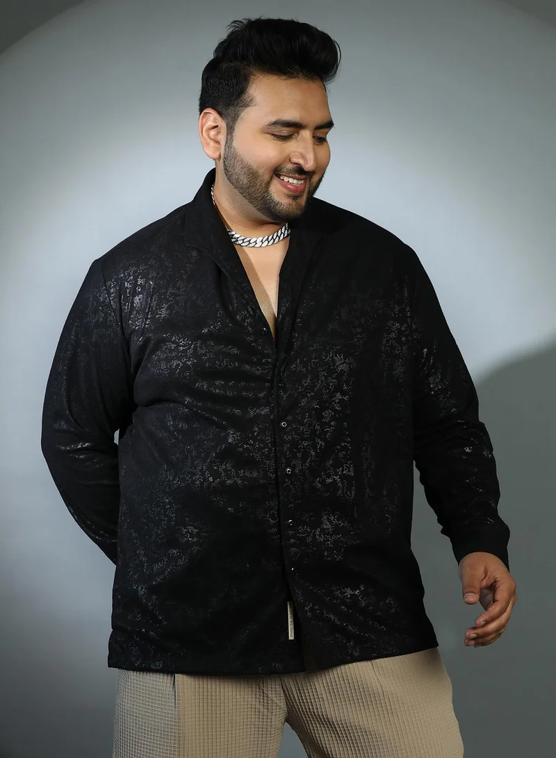 انستافاب بلس قميص رجالي مقاس بلس بلون أسود عتيق بياقة ممتدة وأكمام طويلة بأزرار