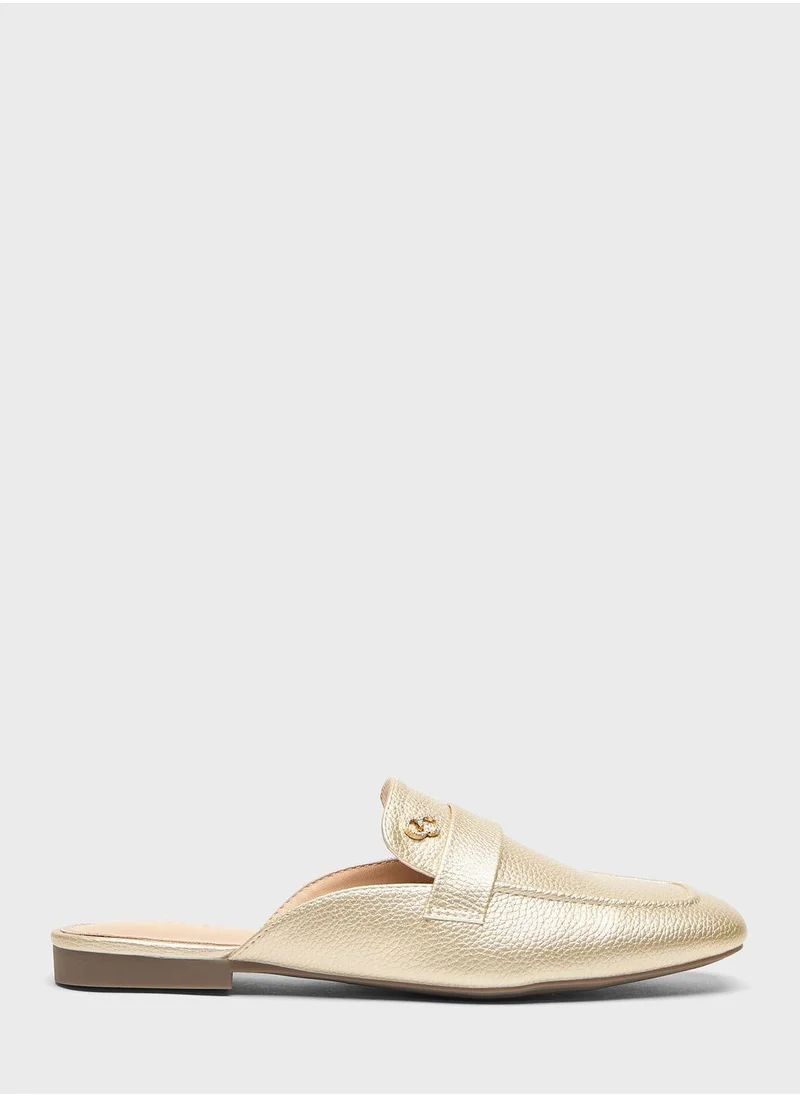 سيليست Wide Toe Slip Ons