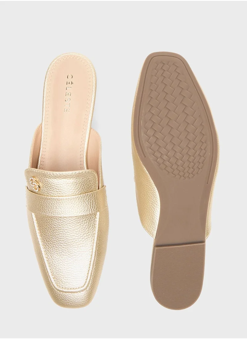سيليست Wide Toe Slip Ons