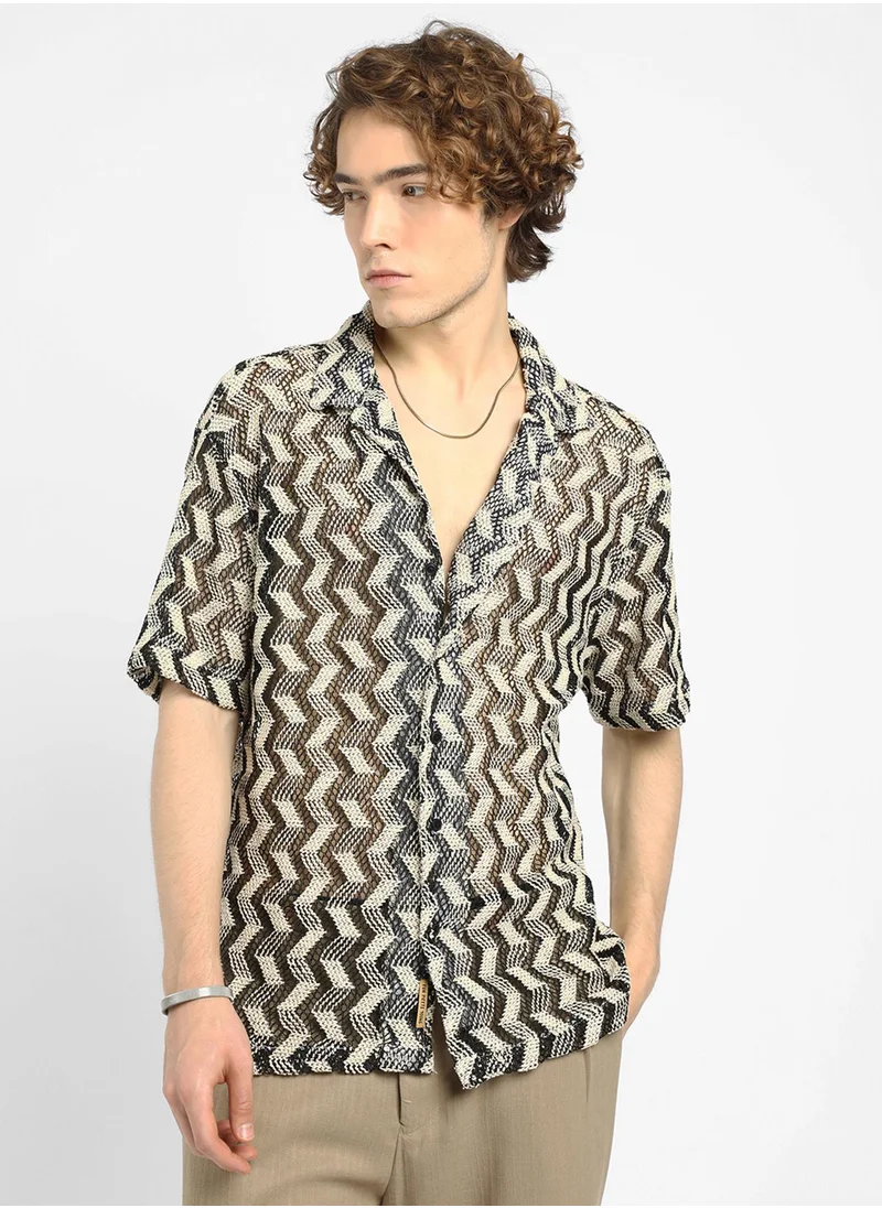 كامبوس سوترا Men's Cream White & Midnight Black Chevron Knit Oversized Shirt
