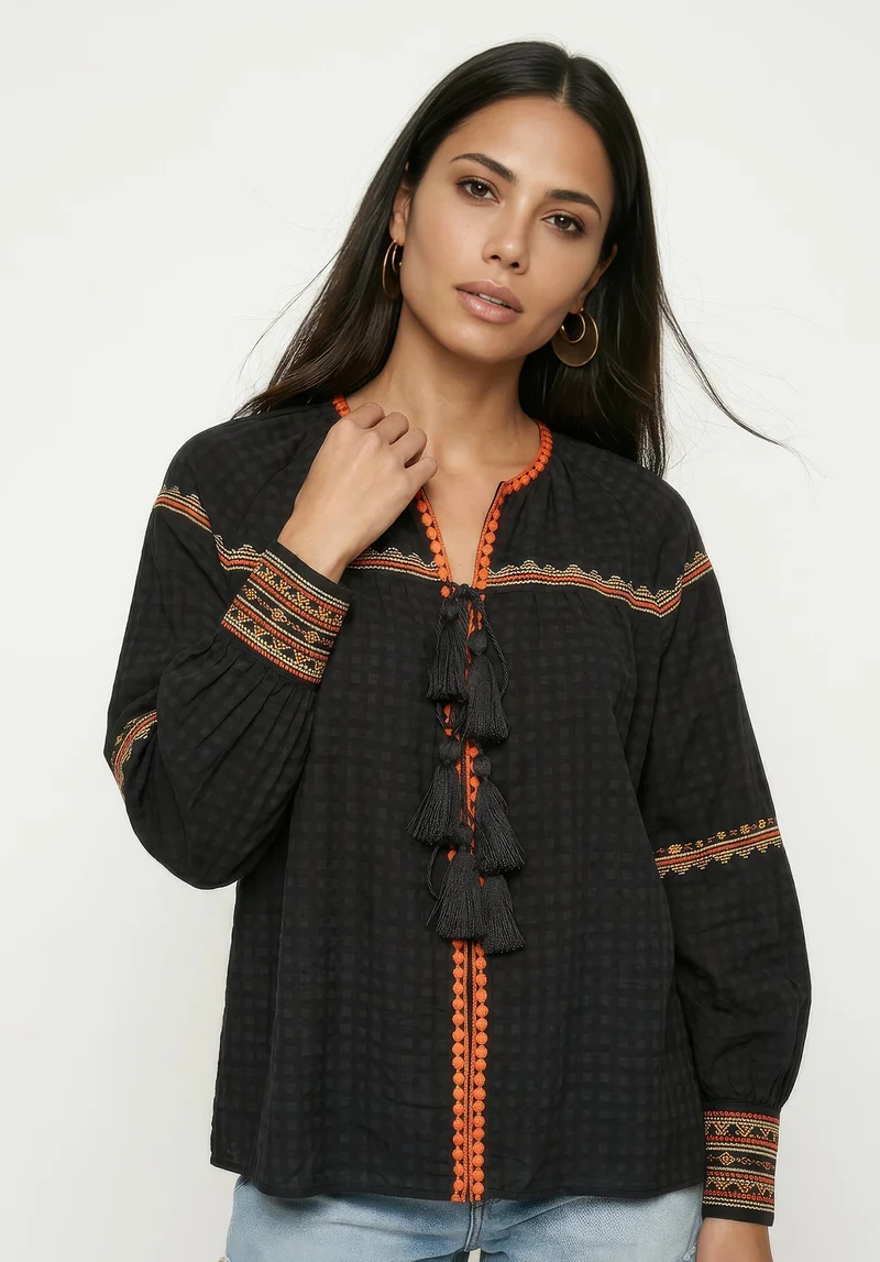 رافاي Shilo Embroidered Collarless Blouse In Black